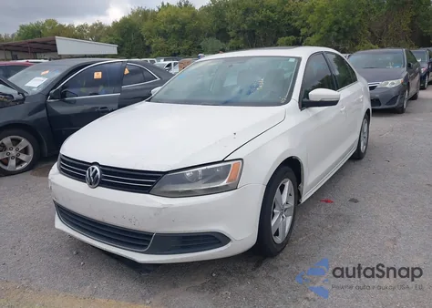 2014 Volkswagen Jetta 2.0L Tdi from USA, damaged, VIN 3VW3L7AJ8EM352748